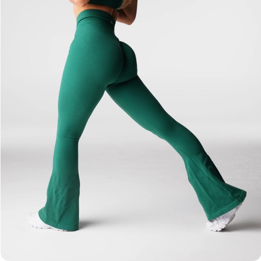 NVGTN Balsam Green Sports Bra and Leggings Set LG/XL - Picture 4 of 16